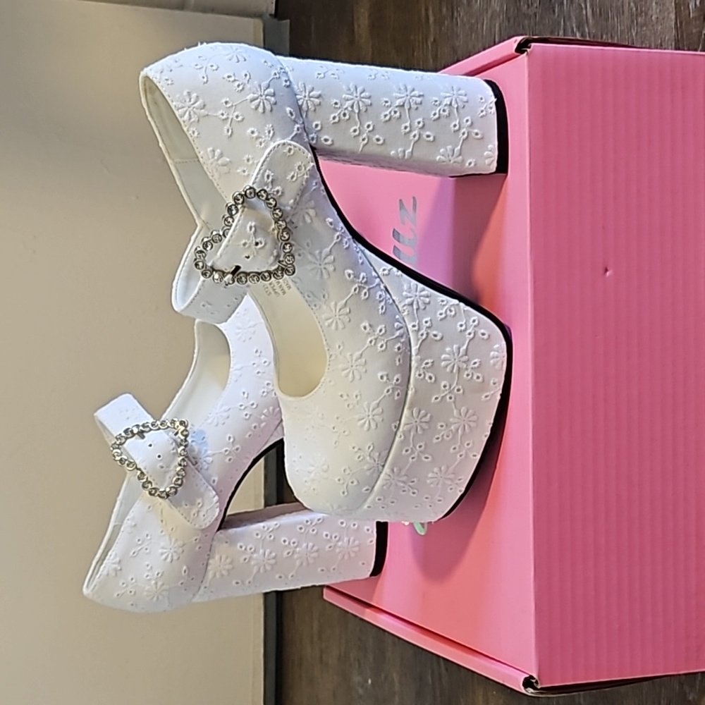 White Size 8 Sugar Thrillz Embroidered Crystal Heart Mary Jane Platform Heels